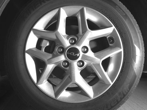 Used 2025 Kia Soul LX w/ LX Technology Package image 12