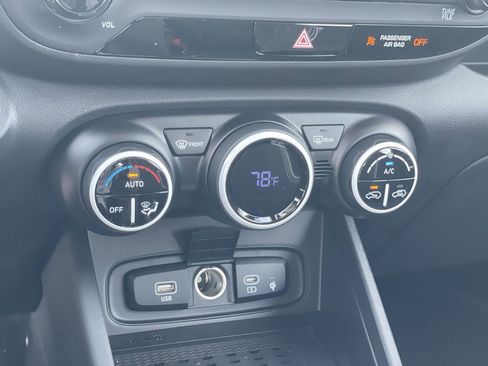 New 2025 Hyundai Venue Limited image 22