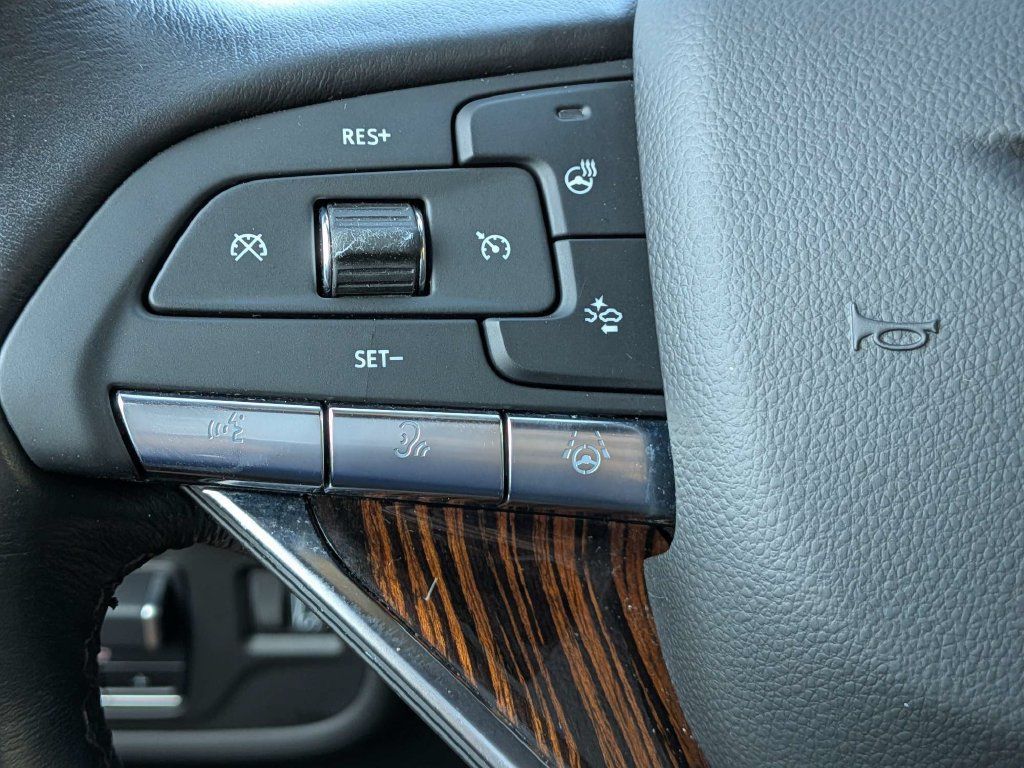 Used 2022 Cadillac Escalade Premium Luxury w/ Performance Package RWD image 29