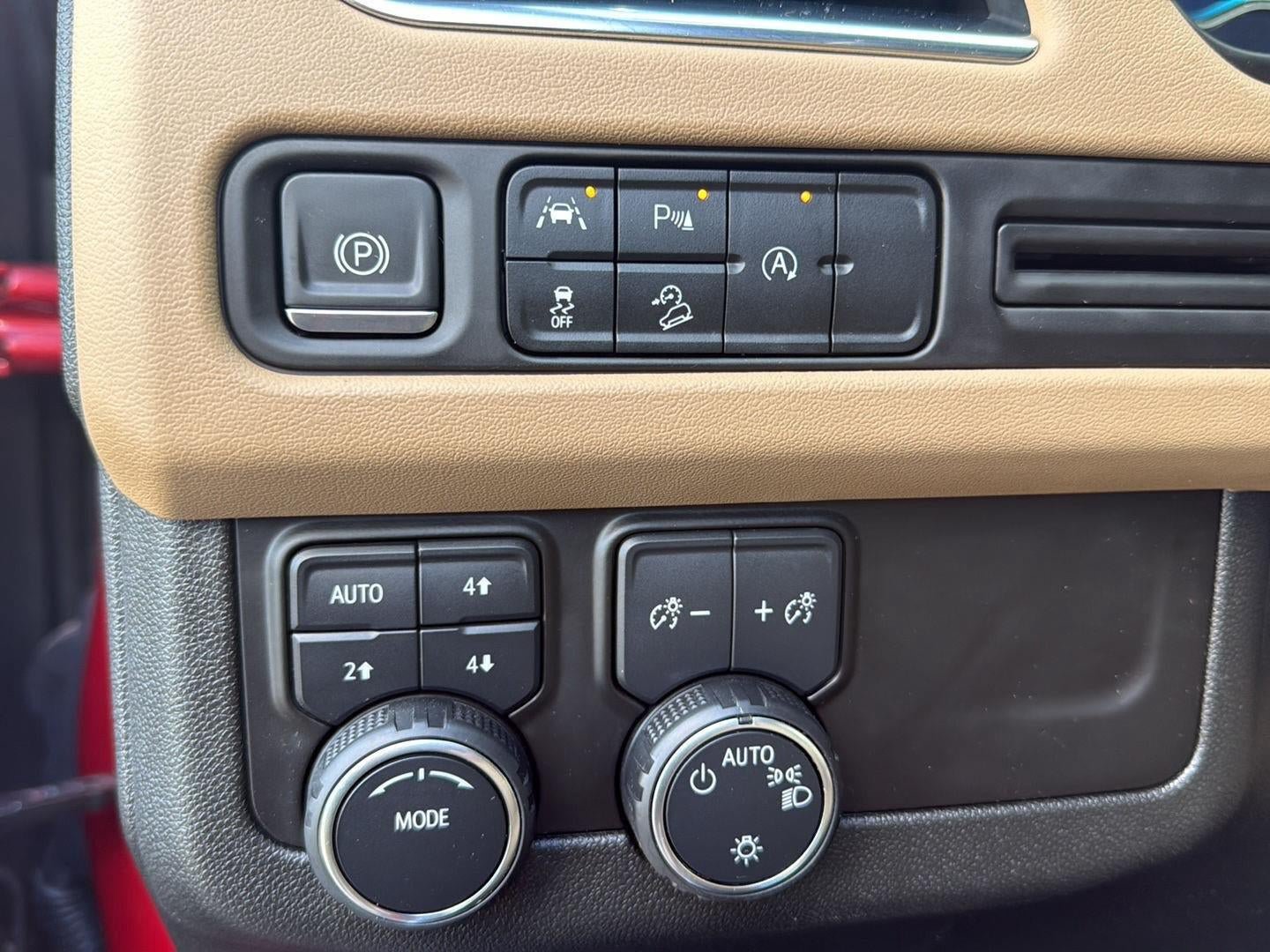 Used 2023 Chevrolet Tahoe Premier AWD/4WD image 13