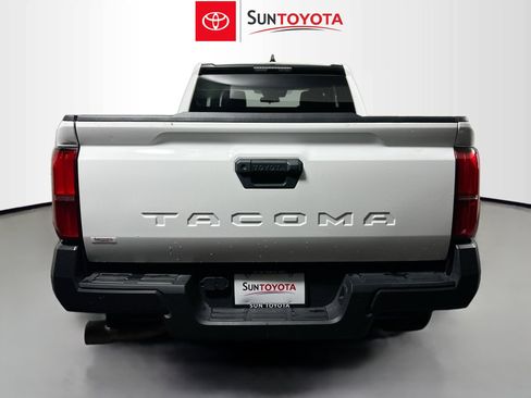 Used 2024 Toyota Tacoma SR image 5