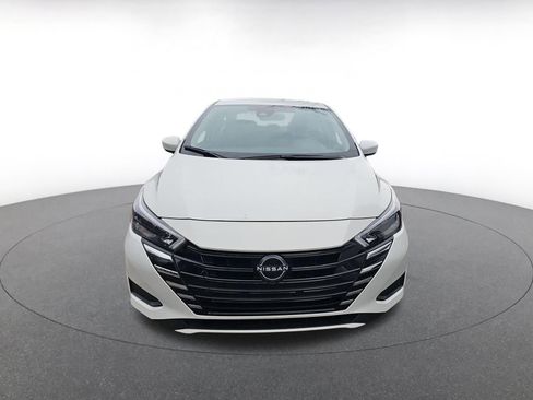 Used 2025 Nissan Versa SV image 2