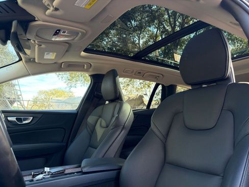 Used 2025 Volvo V60 B5 Cross Country Plus image 23