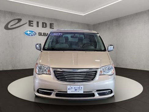 Used 2013 Chrysler Town & Country Touring-L w/ Driver Convenience Group image 9