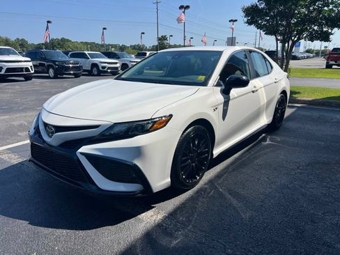 Used 2023 Toyota Camry SE FWD image 4