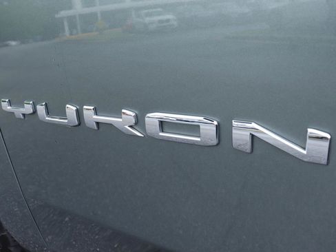 Used 2024 GMC Yukon SLT w/ SLT Luxury Package AWD/4WD image 11