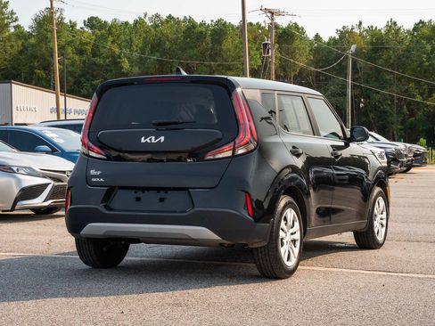 Used 2023 Kia Soul LX FWD image 7