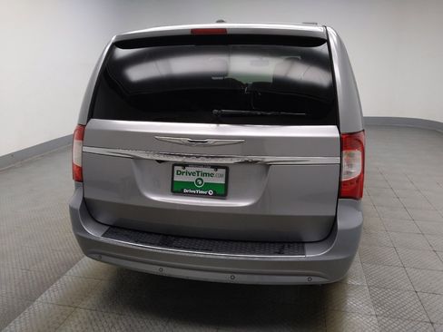Used 2015 Chrysler Town & Country Touring-L w/ Driver Convenience Group FWD image 7