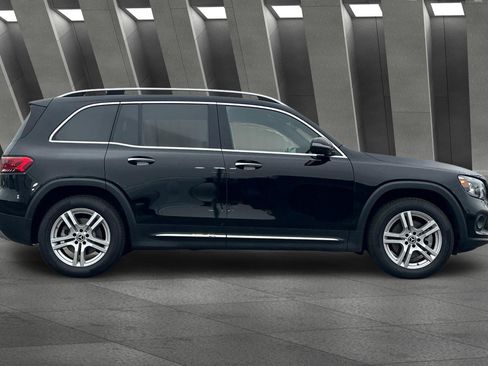 Used 2023 Mercedes-Benz GLB 250 4MATIC image 3