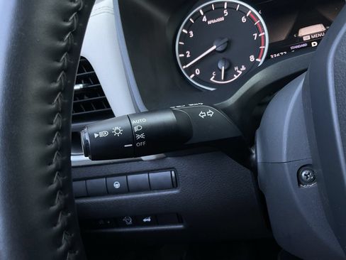 Used 2025 Nissan Rogue SV FWD image 30