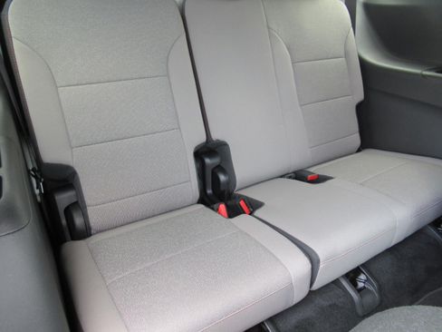 Used 2026 Chevrolet Traverse LT FWD image 34