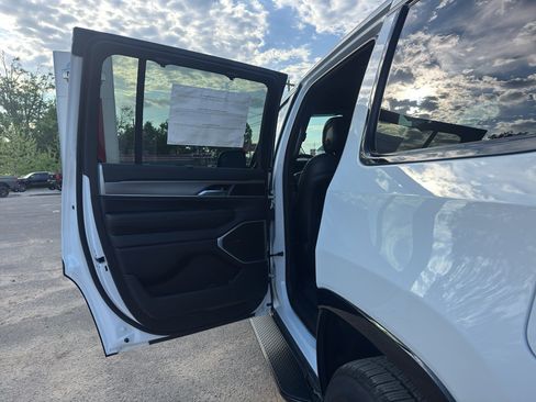 New 2026 Jeep Grand Wagoneer Limited w/ Convenience Group I image 21