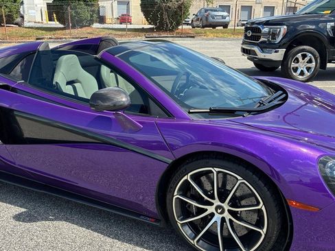 Used 2019 McLaren 570S Spider RWD image 12