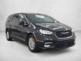 Used 2023 Chrysler Pacifica Touring-L FWD video 3