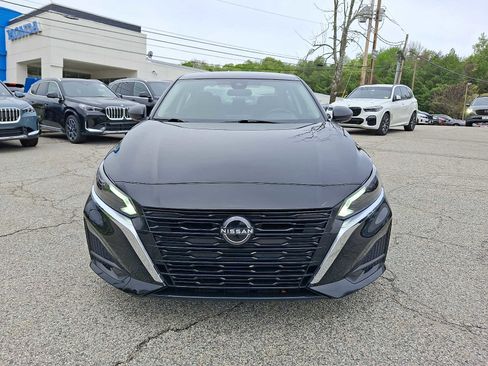 Used 2024 Nissan Altima 2.5 SV FWD image 2