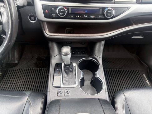 Used 2015 Toyota Highlander XLE AWD/4WD image 18