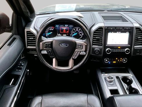 Used 2018 Ford Expedition XLT w/ Equipment Group 202A RWD image 5