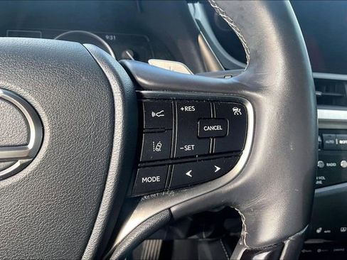 Used 2019 Lexus ES 300h w/ Accessory Package 2 image 19