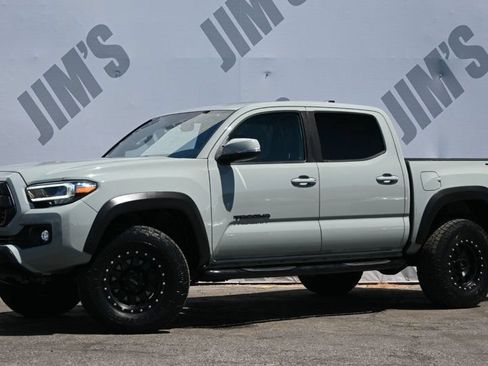 Used 2022 Toyota Tacoma TRD Off-Road w/ TRD Premium Off Road Package RWD image 1