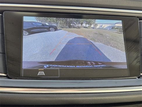 Used 2023 Buick Enclave Essence image 19