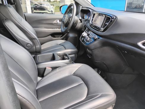 Used 2025 Chrysler Pacifica Select FWD image 22