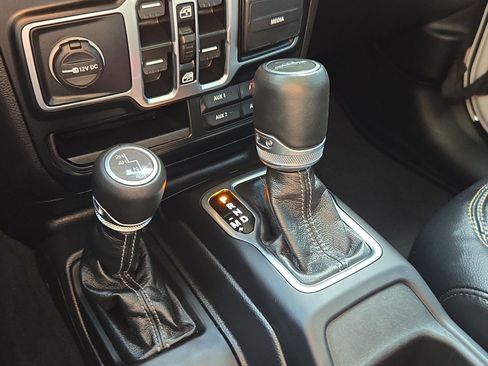 Used 2024 Jeep Gladiator Sport AWD/4WD image 27