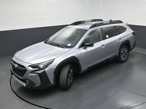 Used 2025 Subaru Outback Limited AWD/4WD image 31