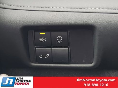 Used 2023 Toyota Highlander LE image 26