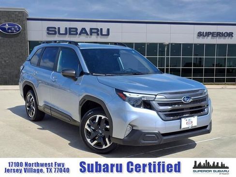 Certified 2025 Subaru Forester Premium AWD/4WD image 1