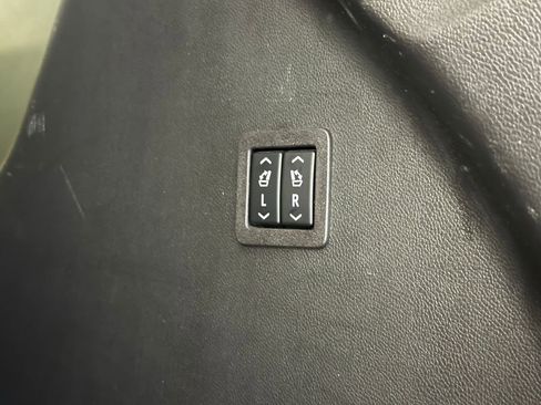 Used 2023 Buick Enclave Avenir image 44