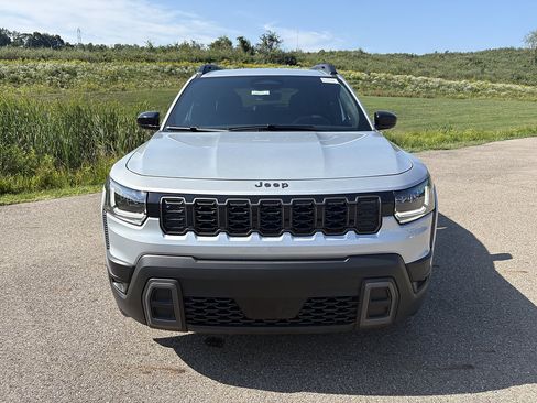 New 2026 Jeep Cherokee Laredo w/ MOPAR Finishing Package AWD/4WD image 8