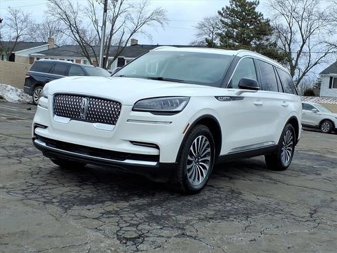 Used 2023 Lincoln Aviator Reserve w/ Elements Package Plus image 3