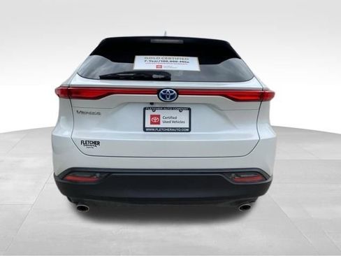 Certified 2024 Toyota Venza LE image 3