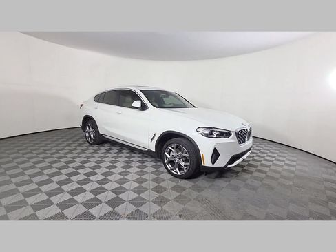 Used 2025 BMW X4 xDrive30i AWD/4WD image 53