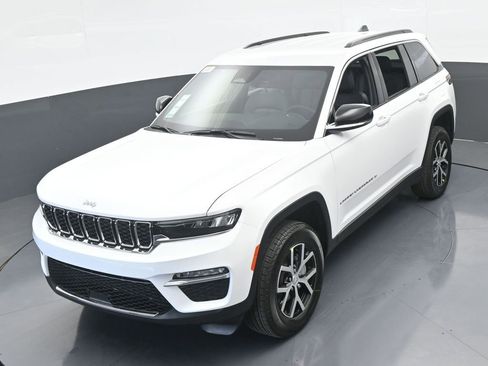 Used 2025 Jeep Grand Cherokee Limited image 46