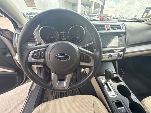 Used 2017 Subaru Outback 2.5i Premium image 6