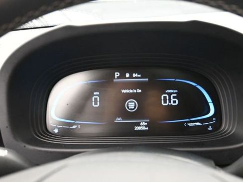 Used 2025 Hyundai Venue SEL FWD image 20