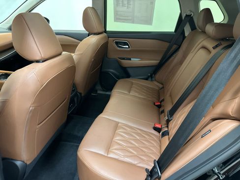 Certified 2025 Nissan Rogue Platinum image 17