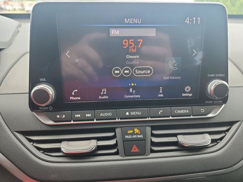 Used 2022 Nissan Altima 2.5 SV FWD image 12
