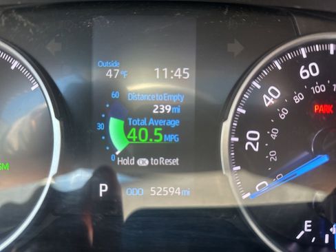 Used 2021 Toyota RAV4 XLE w/ Convenience Package AWD/4WD image 9