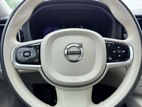 Certified 2023 Volvo XC60 B5 Plus w/ Climate Package AWD/4WD image 18