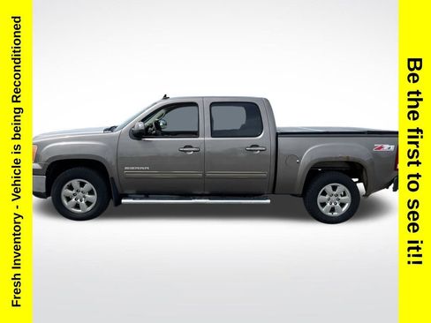 Used 2013 GMC Sierra 1500 SLT w/ SLT Convenience Package AWD/4WD image 2