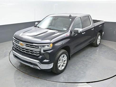 Used 2024 Chevrolet Silverado 1500 LTZ w/ Z71 Off-Road Package AWD/4WD image 17
