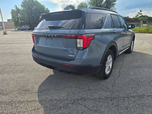 Used 2025 Ford Explorer Active AWD/4WD image 4