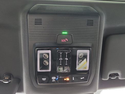 New 2025 Volkswagen Tiguan SE R-Line image 27