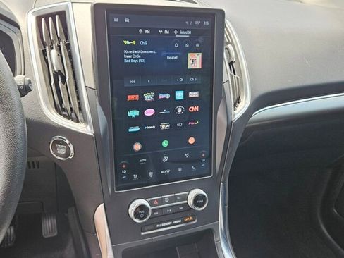 Used 2024 Ford Edge Titanium image 23