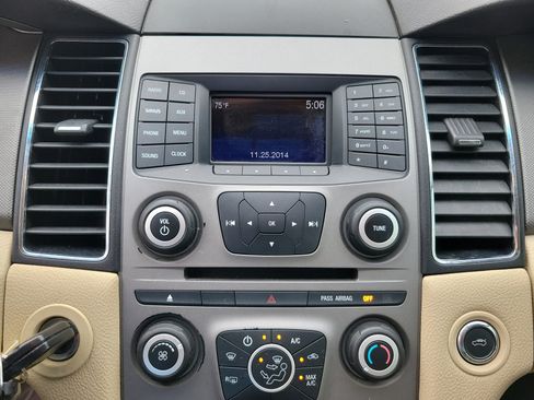 Used 2016 Ford Taurus SE image 8