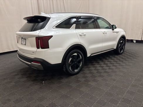 Used 2025 Kia Sorento EX image 4