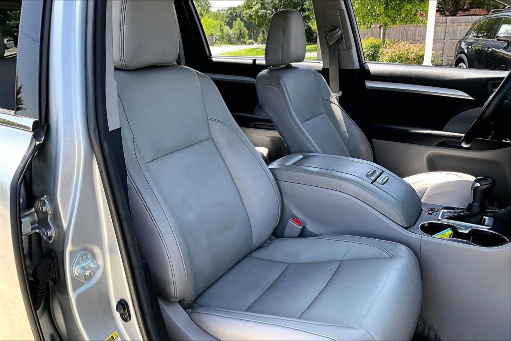 Used 2017 Toyota Highlander XLE AWD/4WD image 28
