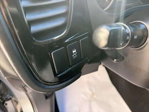Used 2014 Mitsubishi Outlander ES FWD image 17
